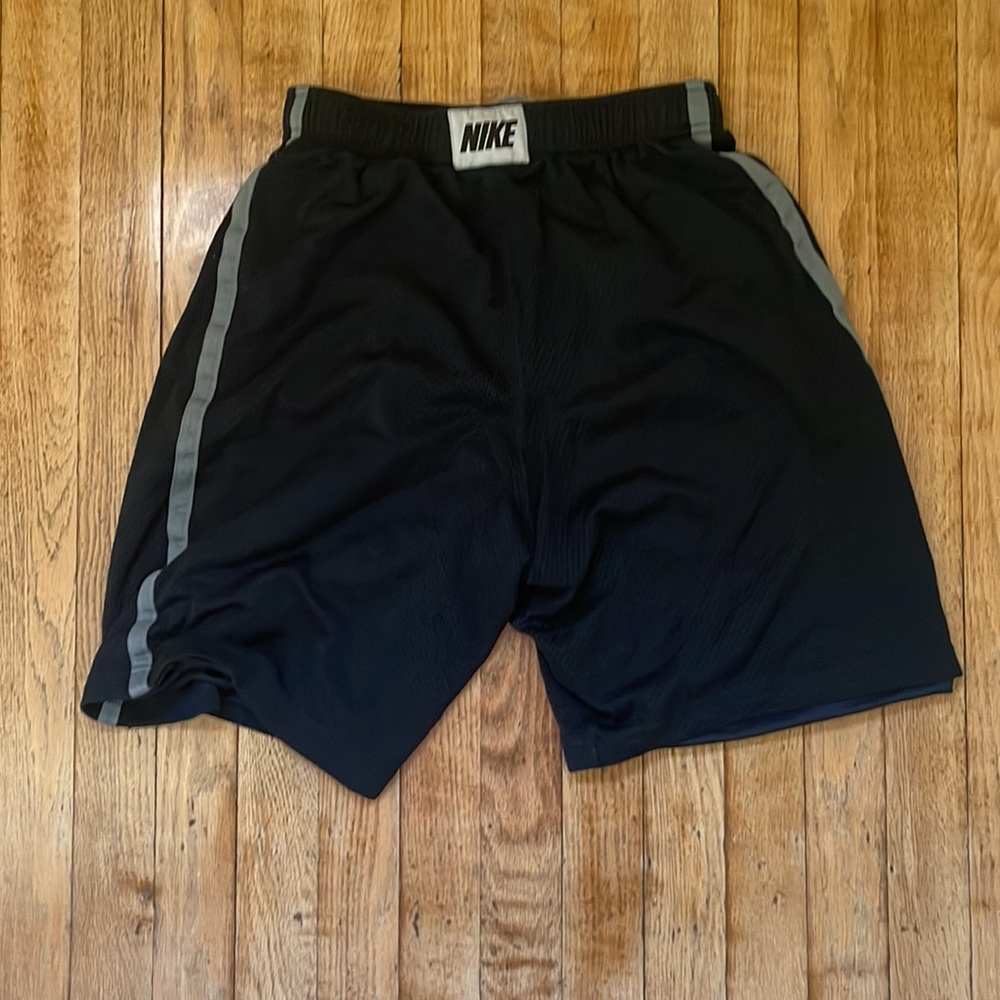 Nike Men’s Small Black and Gray Running Shorts. - Picture 2 of 3